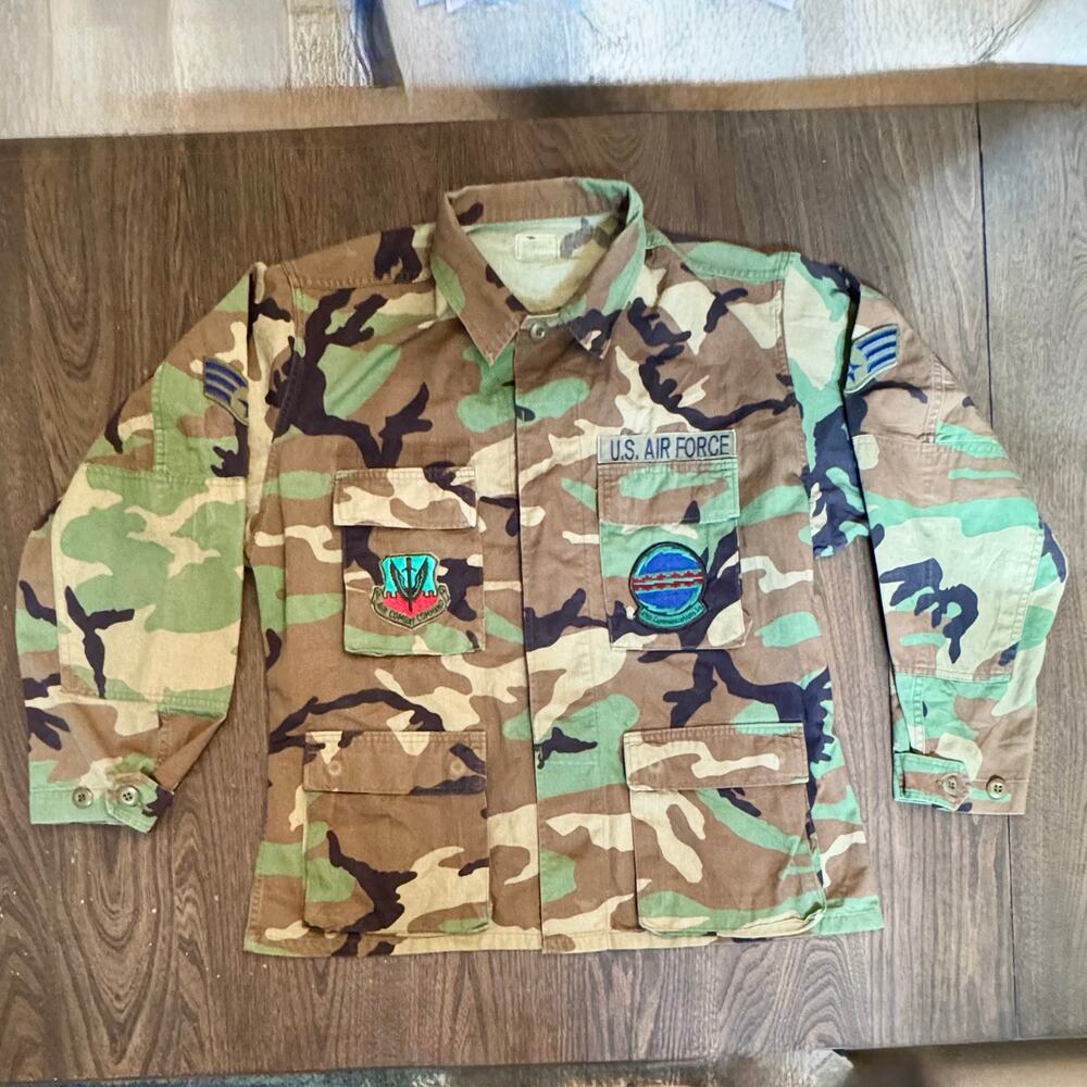 Vintage 90s US Air Force Woodland Camo BDU Jacket Military Patches
